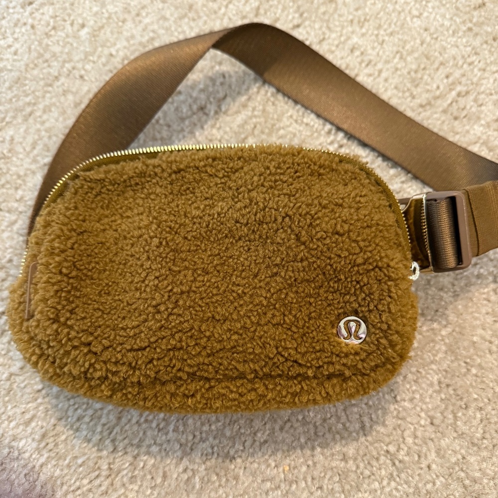 Lululemon Sherpa Belt Bag